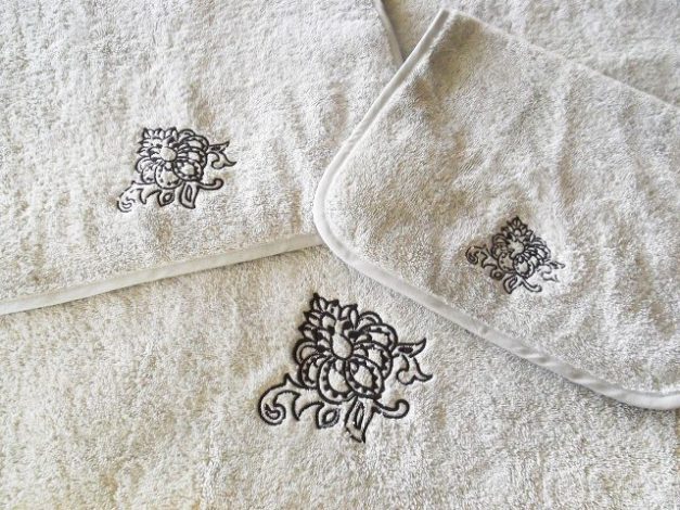 Bloom Linen Embroidered Towel Set